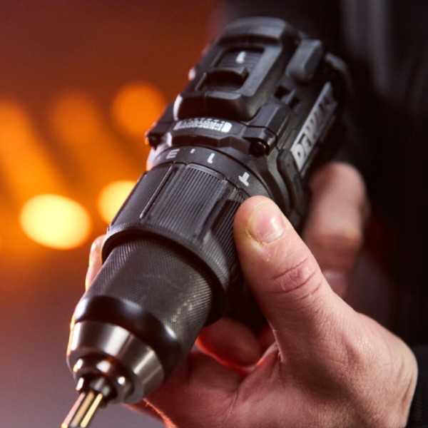Фото - Дрель-шуруповерт DeWALT DCD86MP2T
